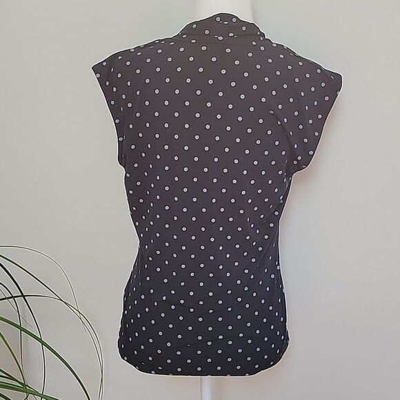 Vince Camuto polka dot sleeveless shirt - Picture 3 of 9
